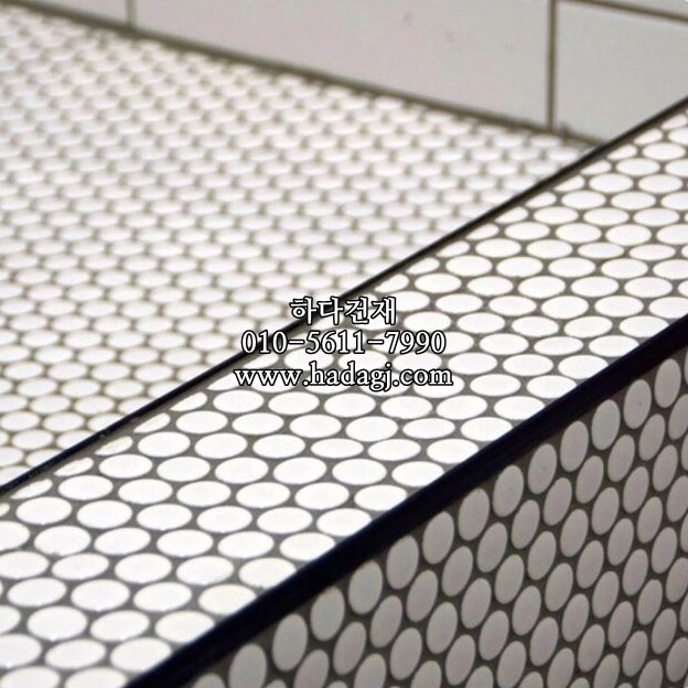 원형 모자이크타일 19x19x4T 화이트 무광 / 하다건재