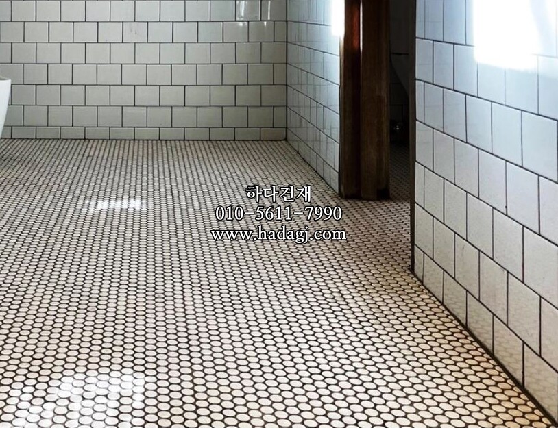 원형 모자이크타일 19x19x4T 화이트 유광 / 하다건재