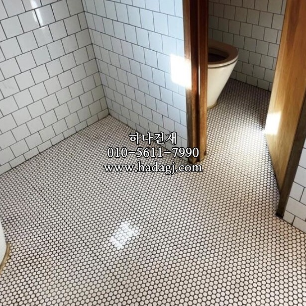 원형 모자이크타일 19x19x4T 화이트 유광 / 하다건재