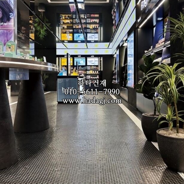 원형 모자이크타일 19x19x4T 블랙 무광 / 하다건재