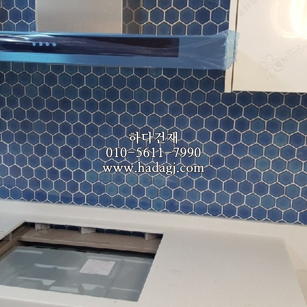육각 모자이크타일 51x59x4T 로얄블루 유광 / 하다건재