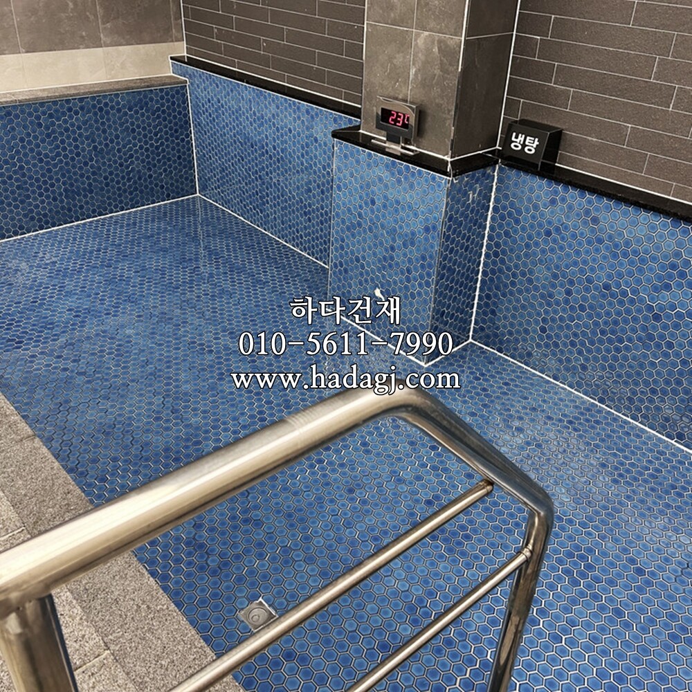 육각 모자이크타일 51x59x4T 로얄블루 유광 / 하다건재