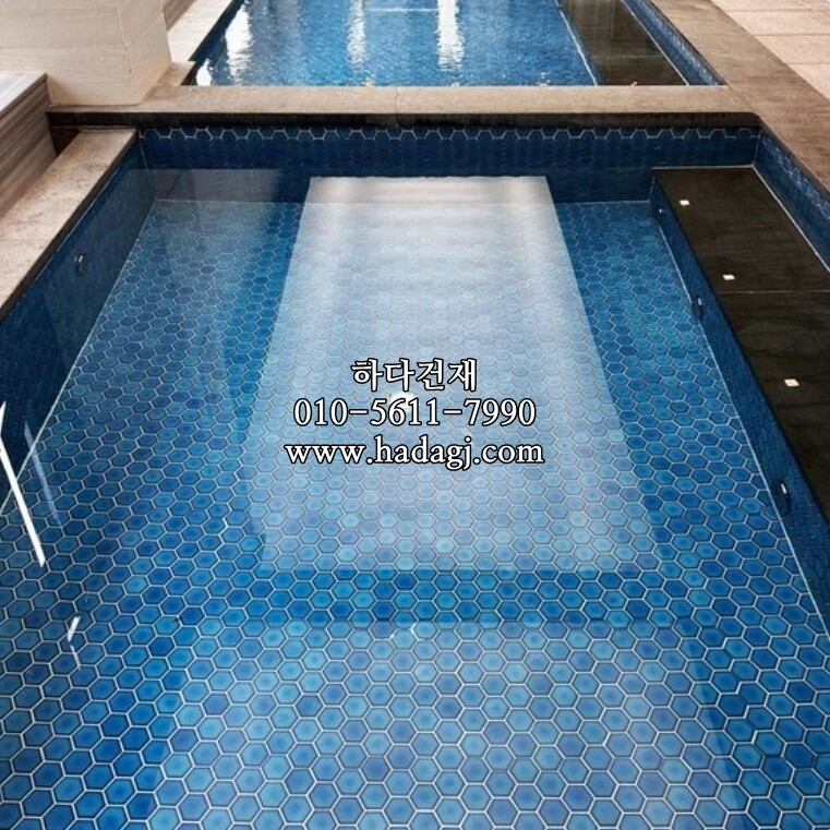 육각 모자이크타일 51x59x4T 로얄블루 유광 / 하다건재