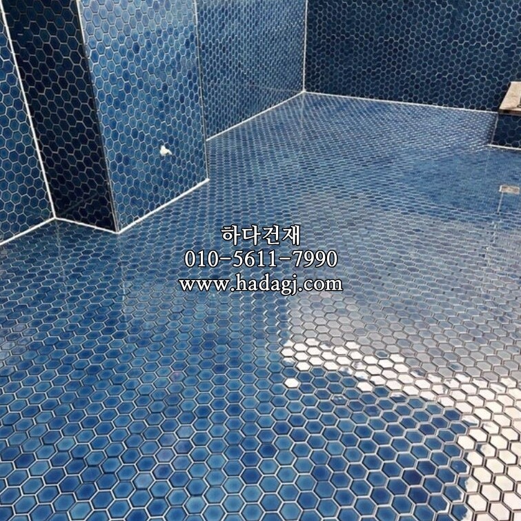 육각 모자이크타일 51x59x4T 로얄블루 유광 / 하다건재