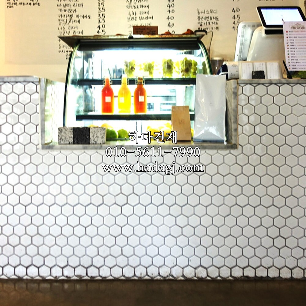 육각 모자이크타일 51x59x4T 화이트 유광 / 하다건재