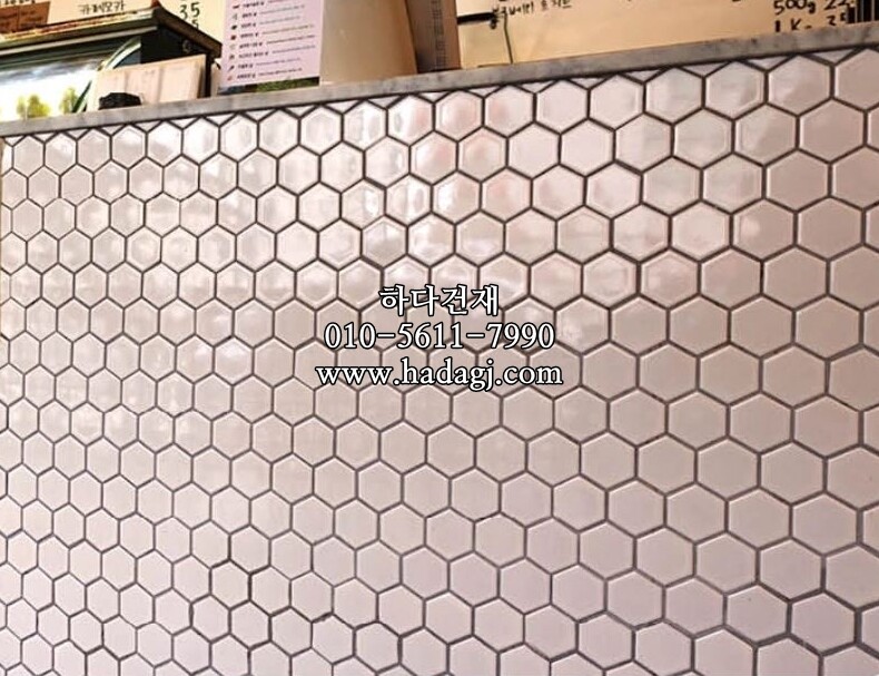 육각 모자이크타일 51x59x4T 화이트 유광 / 하다건재
