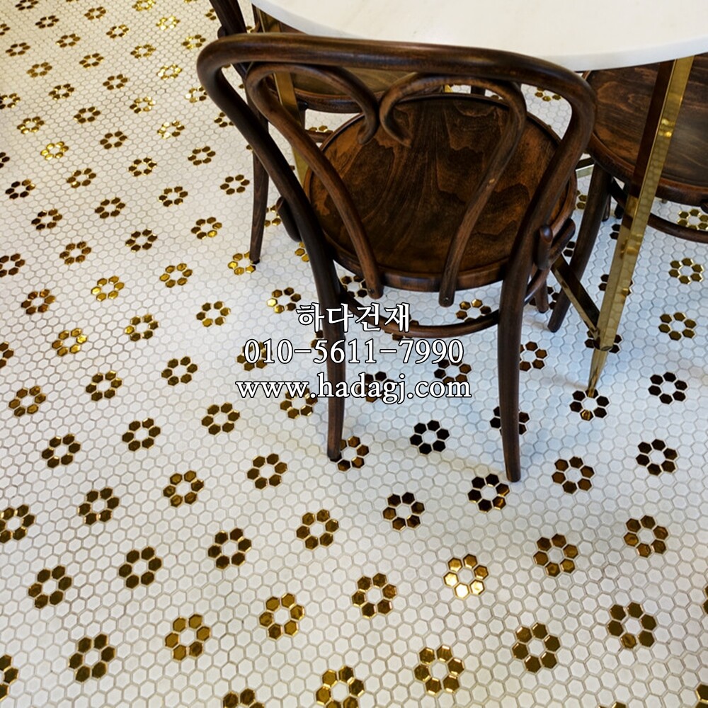 육각 모자이크타일 23x27x4T 화이트 골드 플라워 / 하다건재