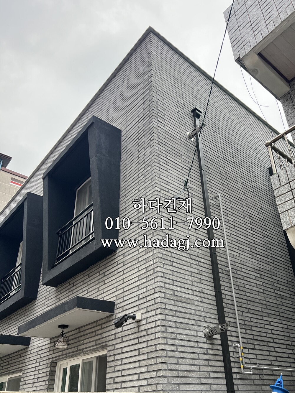 모노타일 롱와이드 500x50x18T 진모던그레이 / 와이드벽돌타일 하다건재