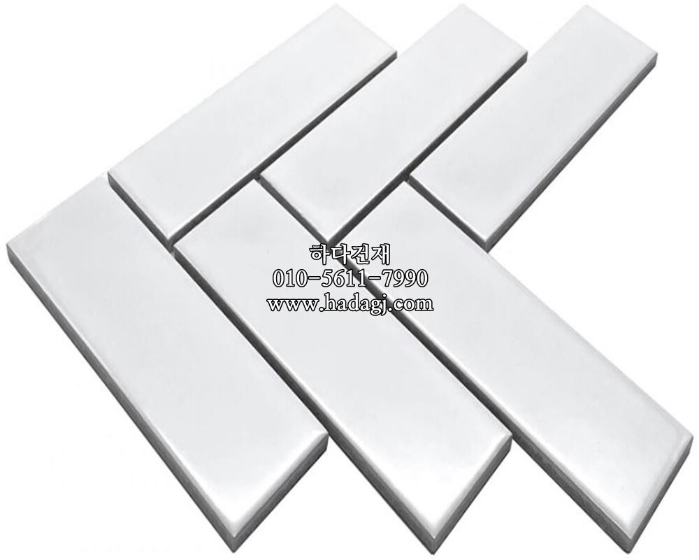 직각 모자이크타일 헤링본 45x145x5T 화이트 유광 / 하다건재