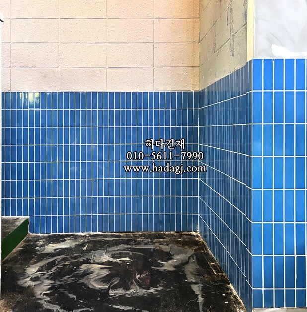 직각 모자이크타일 45x145x6T 마린 유광 / 하다건재