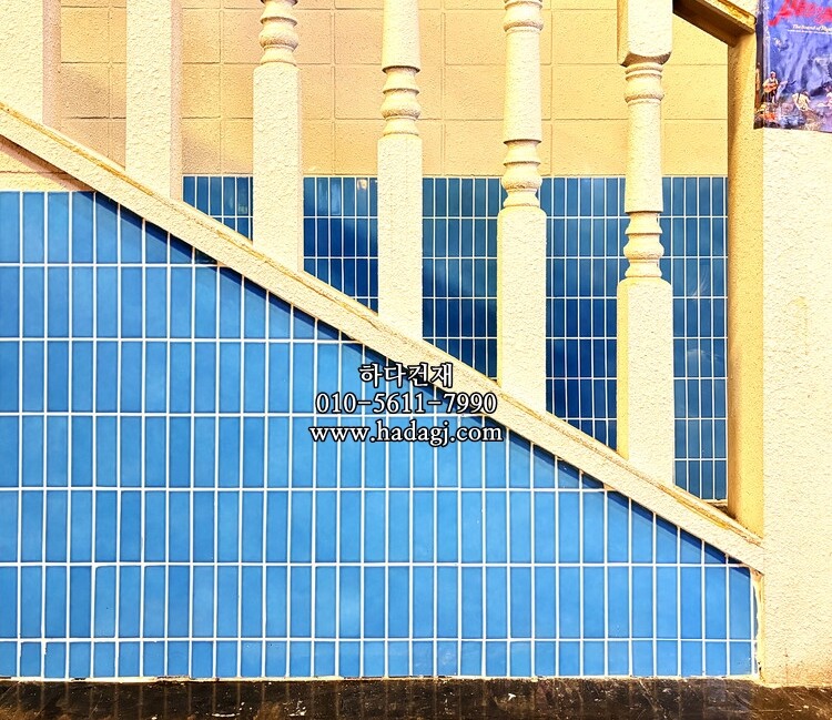 직각 모자이크타일 45x145x6T 마린 유광 / 하다건재