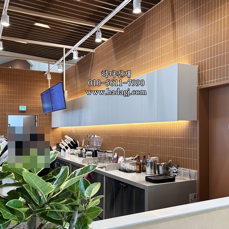 직각 모자이크타일 45x145x6T 카라멜 논슬립 / 하다건재