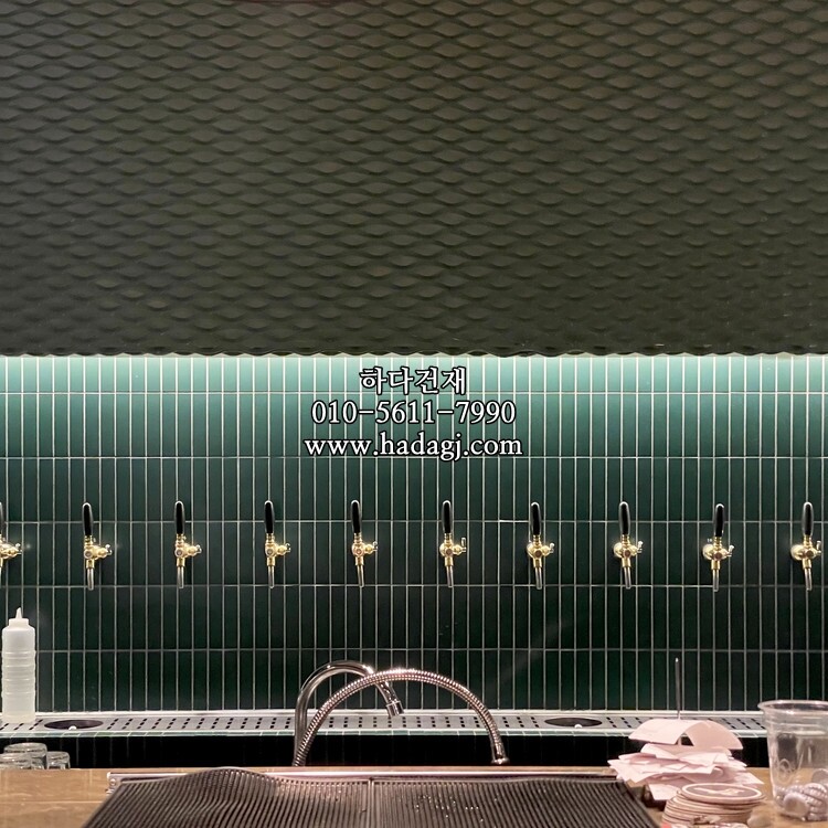 직각 모자이크타일 45x145x6T 그린 무광 / 하다건재