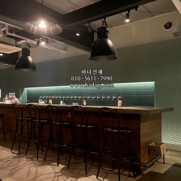 직각 모자이크타일 45x145x6T 그린 무광 / 하다건재