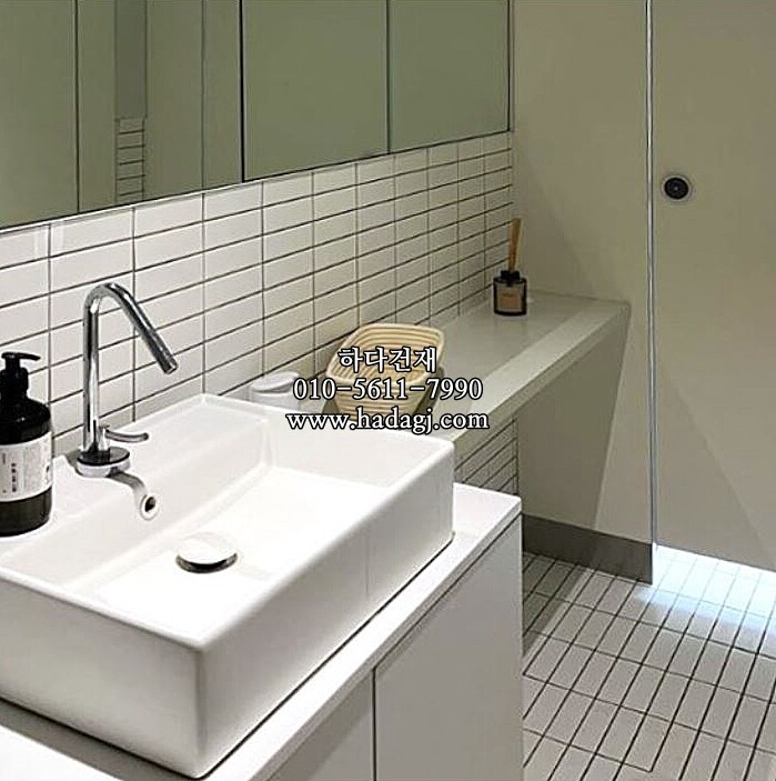 직각 모자이크타일 45x145x6T 화이트 유광 / 하다건재