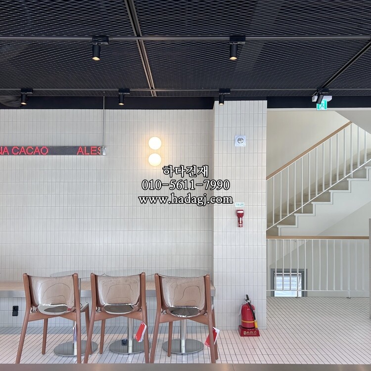 직각 모자이크타일 45x145x6T 화이트 논슬립 / 하다건재