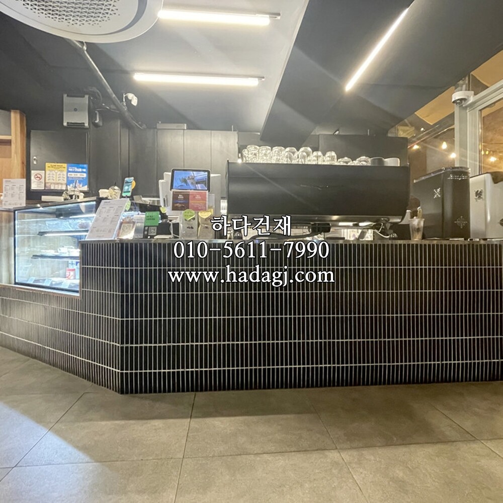 직각 모자이크타일 22x145x5T 블랙 무광 / 하다건재