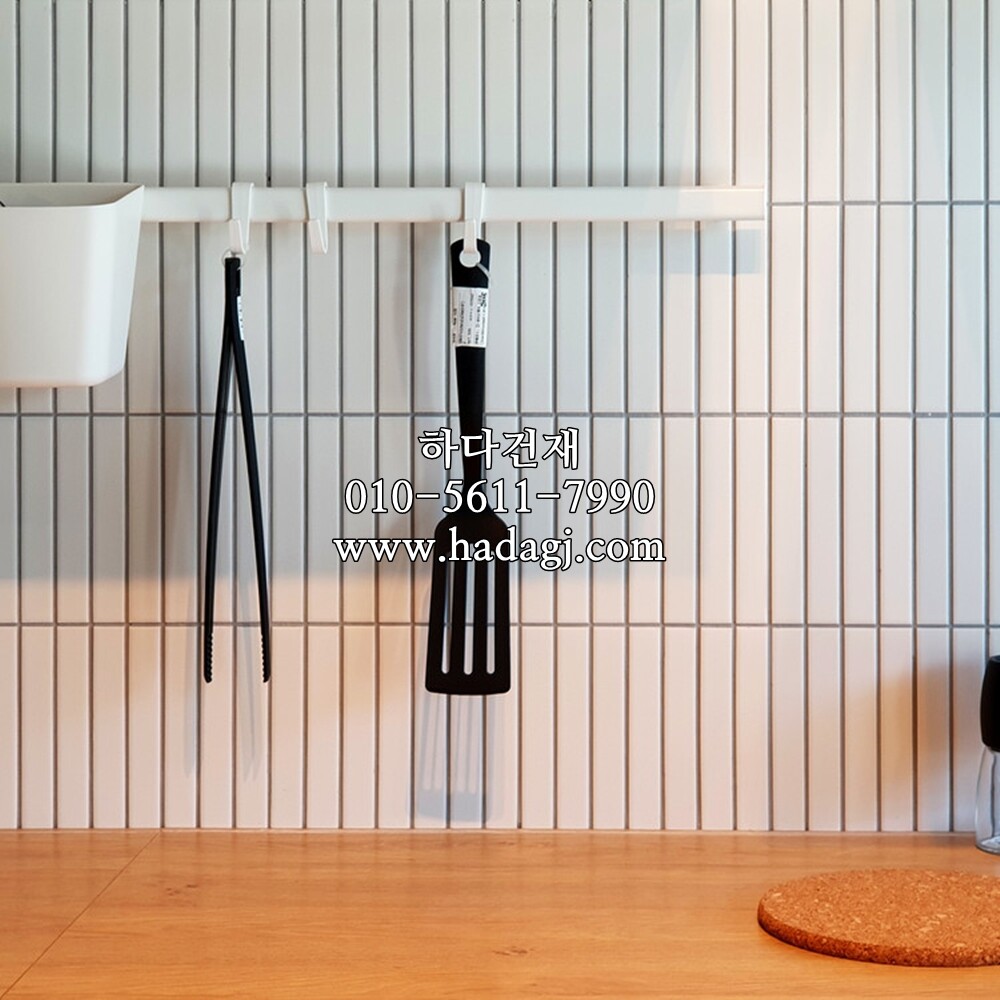 직각 모자이크타일 22x145x5T 화이트 무광 / 하다건재
