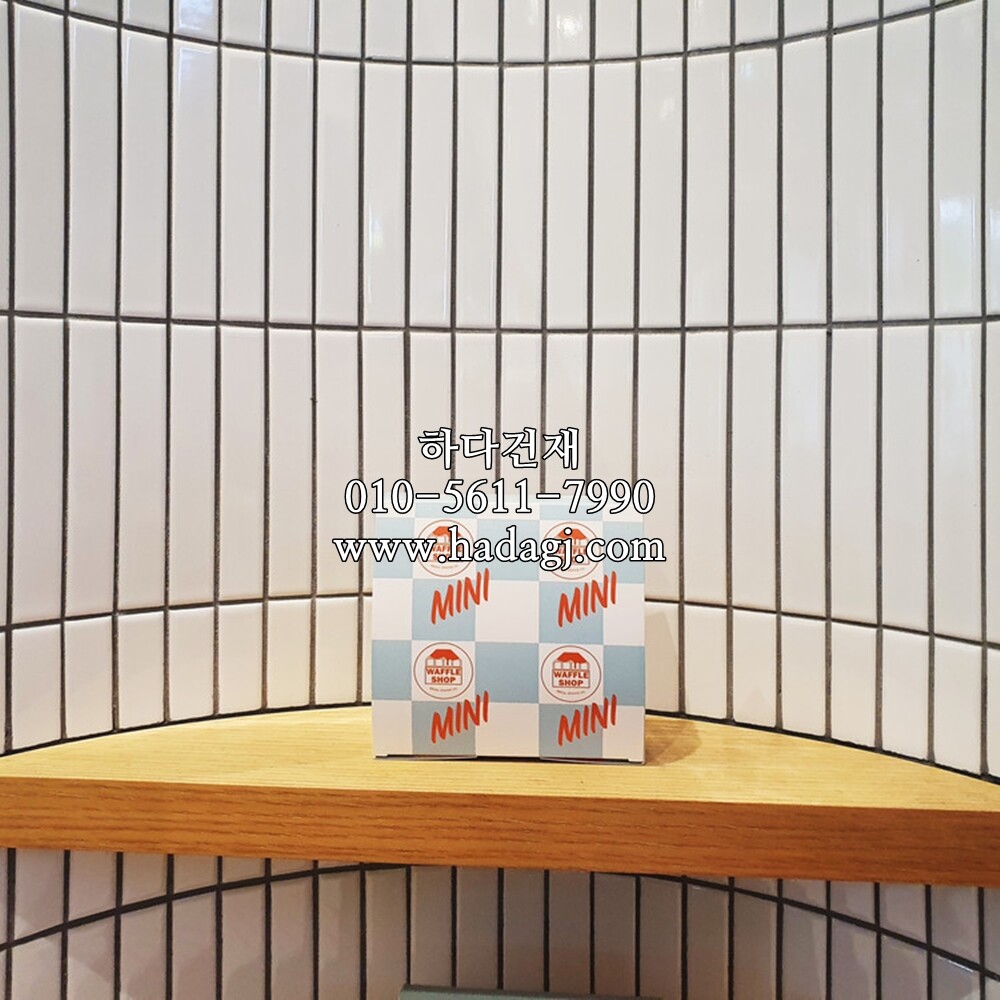 직각 모자이크타일 22x145x5T 화이트 유광 / 하다건재