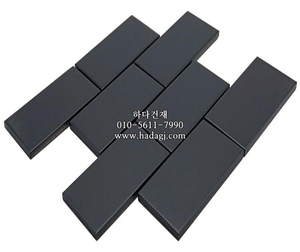 직각 모자이크타일 격자 68x136x5T 블랙 무광 / 하다건재