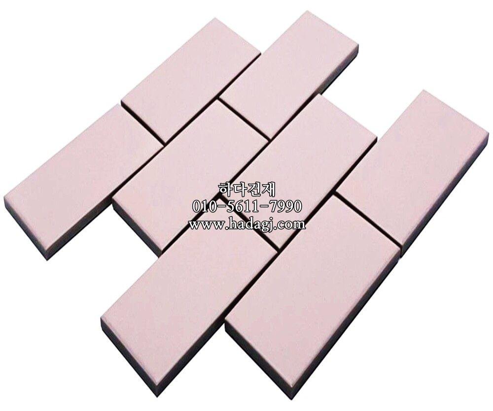 직각 모자이크타일 격자 68x136x5T 핑크 무광 / 하다건재