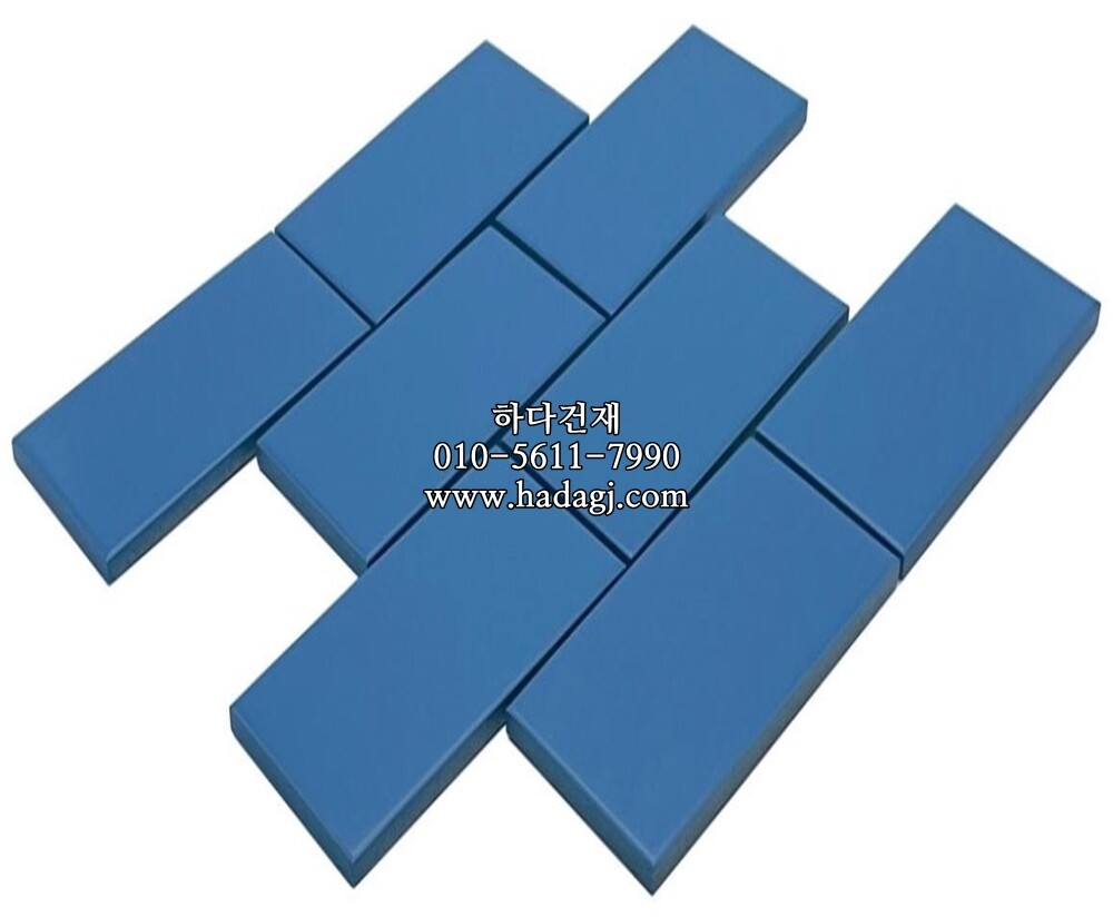 직각 모자이크타일 격자 68x136x5T 아쿠아 무광 / 하다건재