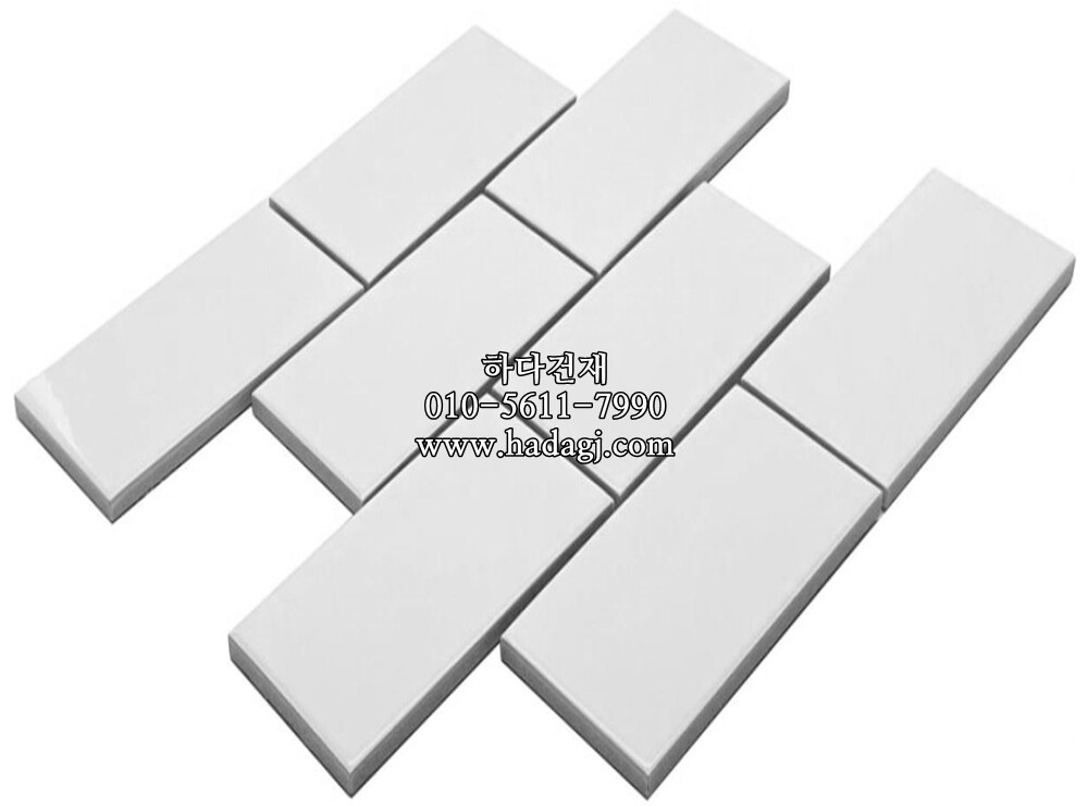 직각 모자이크타일 격자 68x136x5T 화이트 유광 / 하다건재