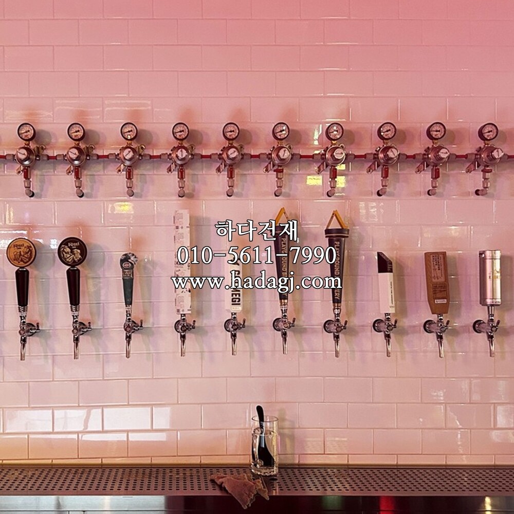 직각 모자이크타일 격자 68x136x5T 화이트 유광 / 하다건재