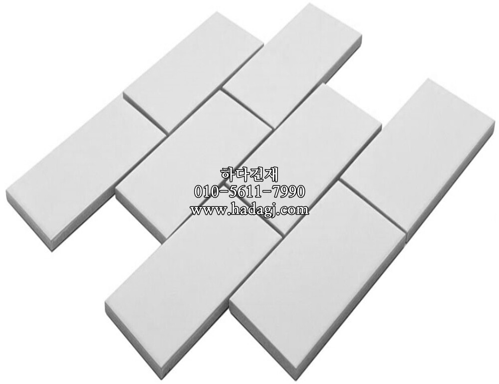 직각 모자이크타일 격자 68x136x5T 화이트 무광 / 하다건재