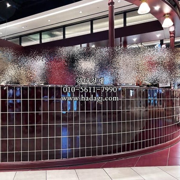 직각 모자이크타일 68x136x6.5T 초콜릿 유광 / 하다건재