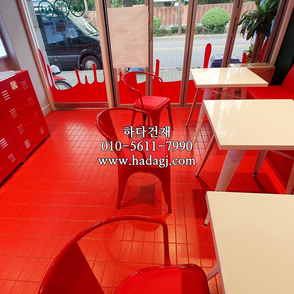 직각 모자이크타일 68x136x6.5T 레드 무광 / 하다건재