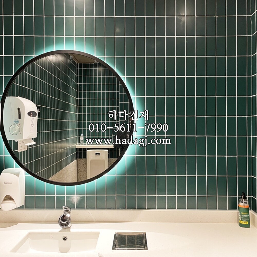 직각 모자이크타일 68x136x6.5T 그린 무광 / 하다건재