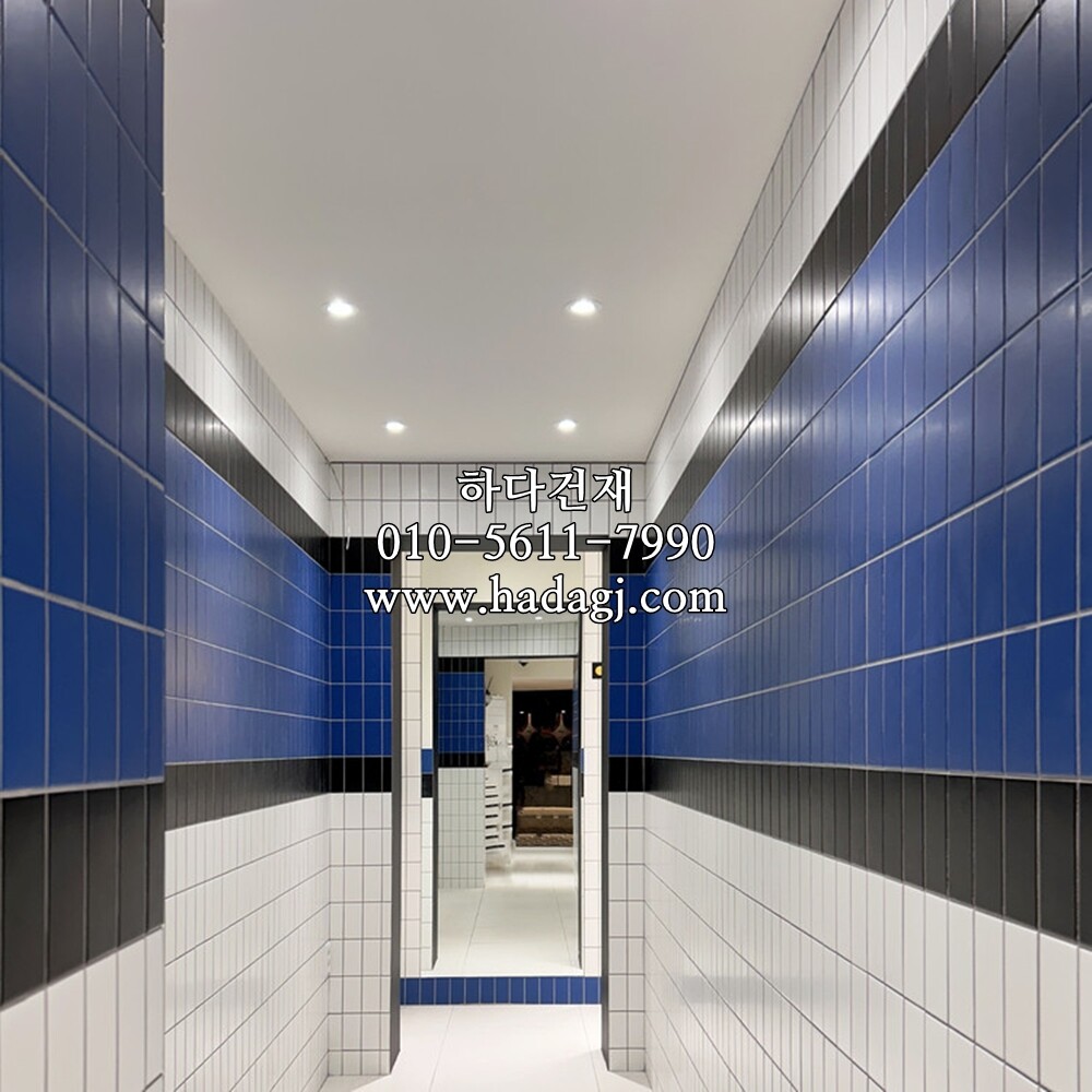 직각 모자이크타일 68x136x6.5T 인디고 무광 / 하다건재