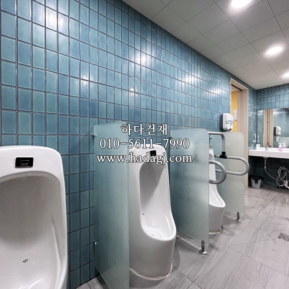 직각 모자이크타일 68x136x6.5T 티파니 유광 / 하다건재