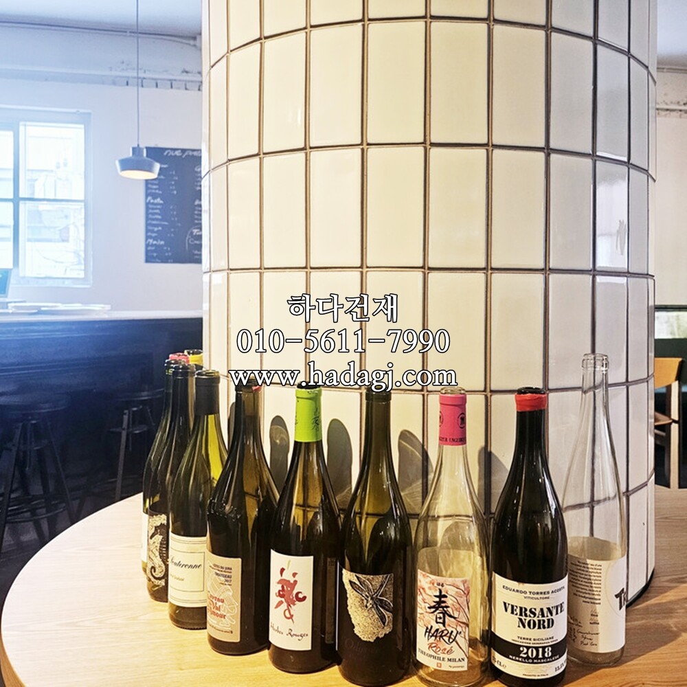 직각 모자이크타일 68x136x6.5T 밀크 유광 / 하다건재