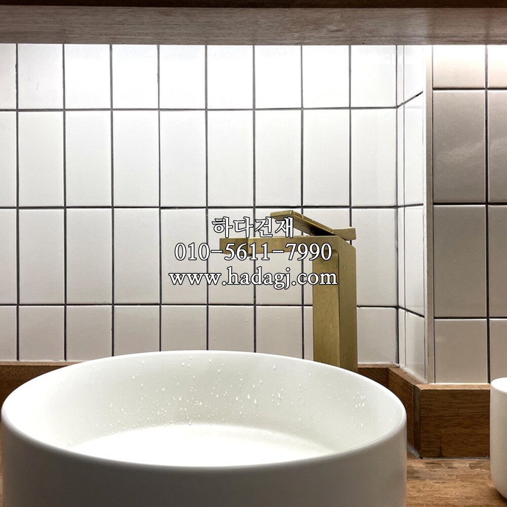 직각 모자이크타일 68x136x6.5T 화이트 무광 / 하다건재