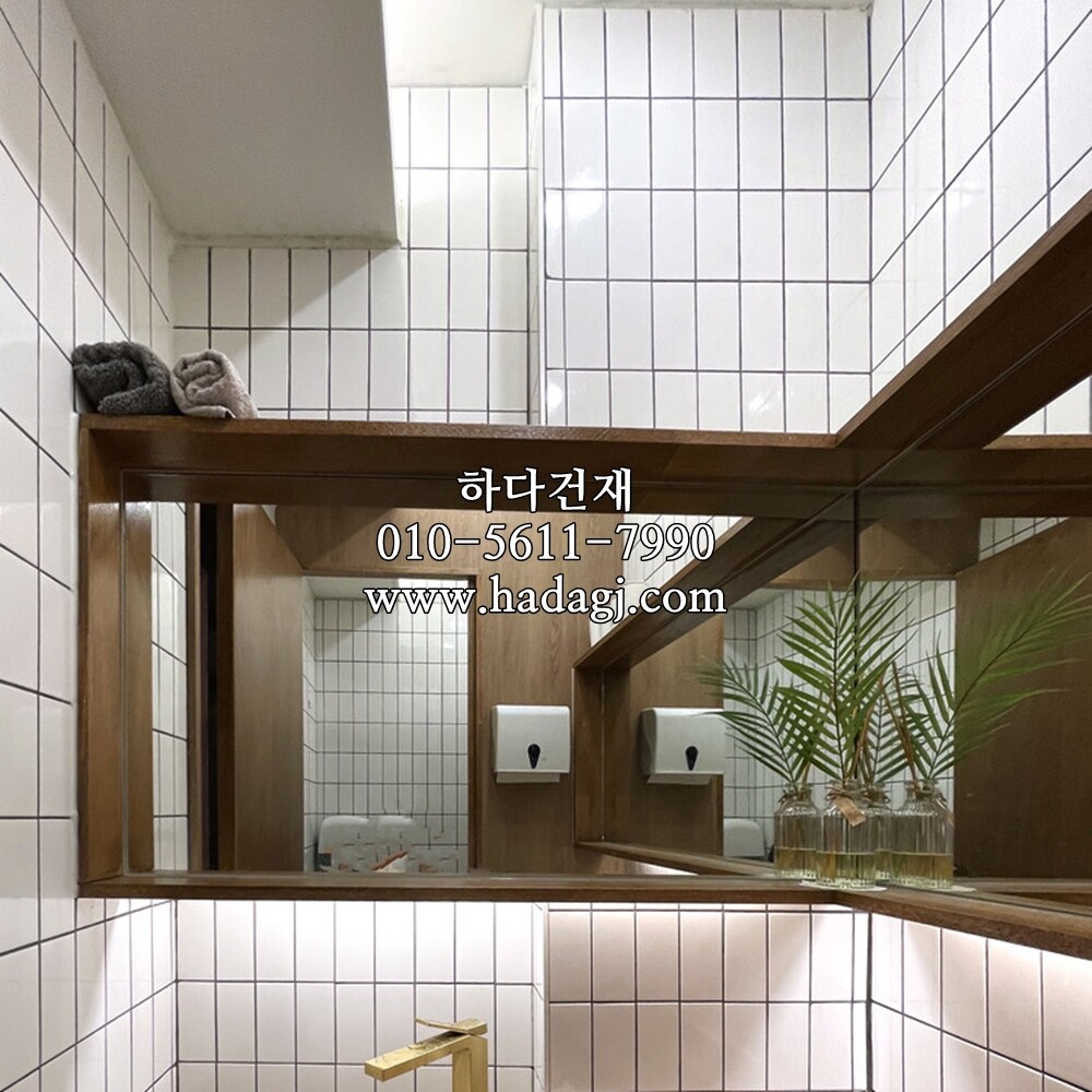 직각 모자이크타일 68x136x6.5T 화이트 무광 / 하다건재