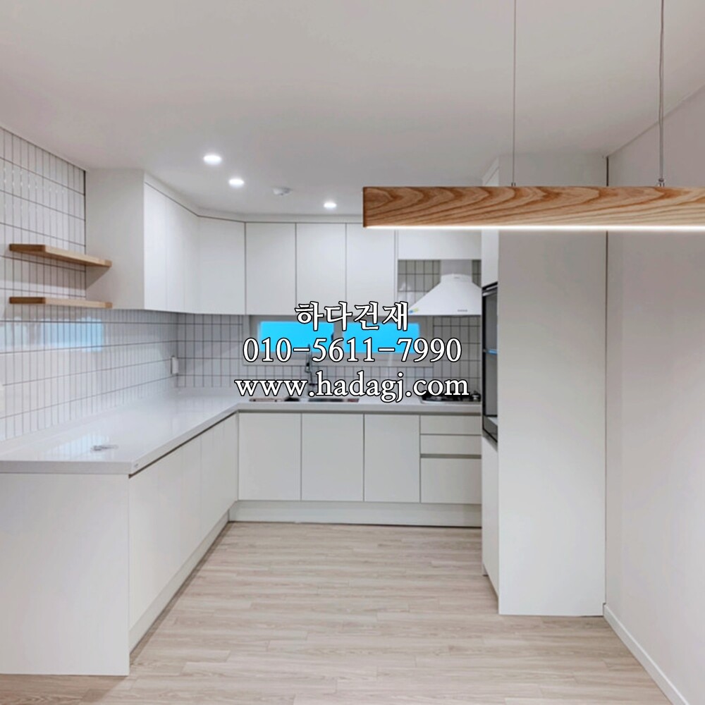 직각 모자이크타일 68x136x6.5T 화이트 무광 / 하다건재