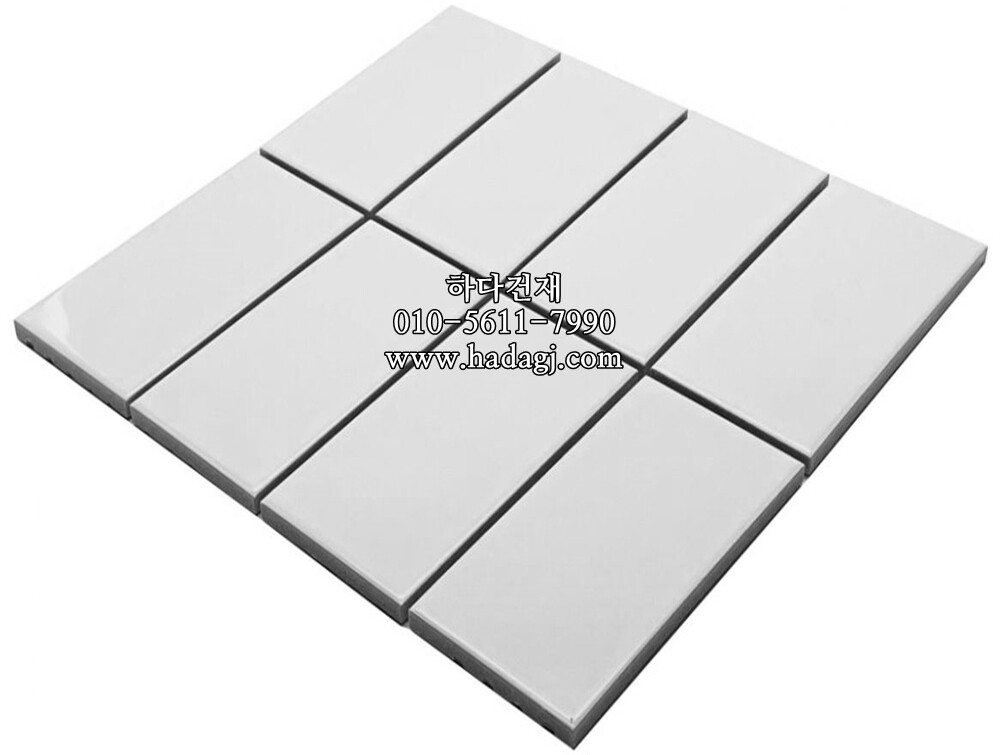 직각 모자이크타일 68x136x6.5T 화이트 유광 / 하다건재