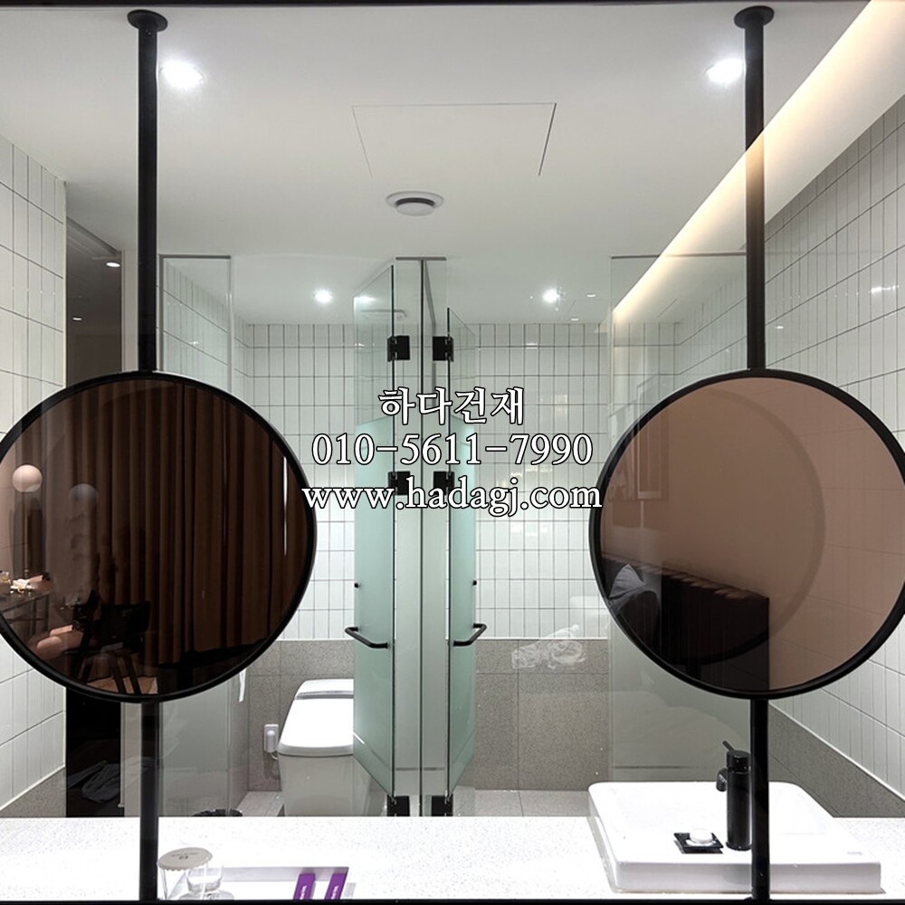 직각 모자이크타일 68x136x6.5T 화이트 유광 / 하다건재