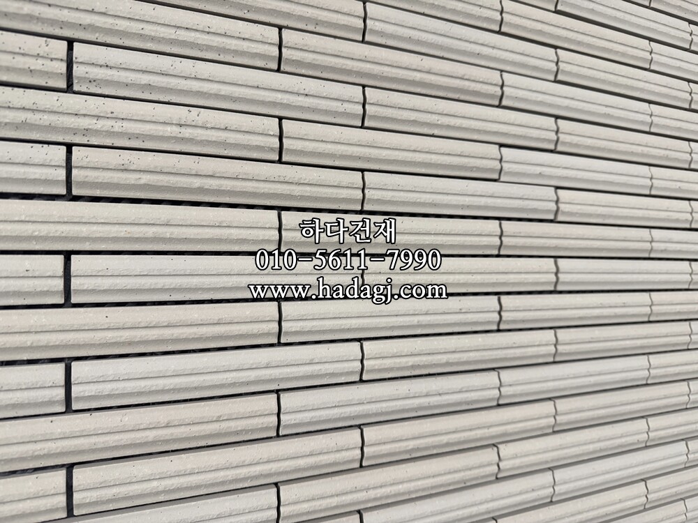 세라비오W 화이트 303x303x8T / 하다건재 릭실이낙스 LIXIL INAX