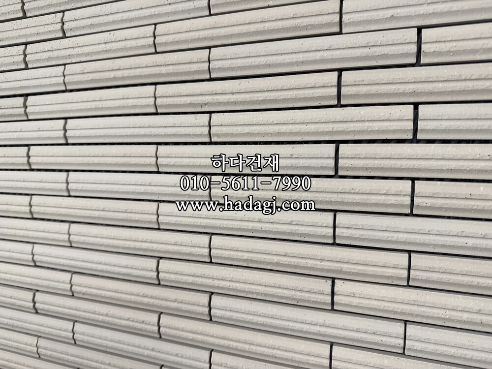 세라비오W 화이트 303x303x8T / 하다건재 릭실이낙스 LIXIL INAX