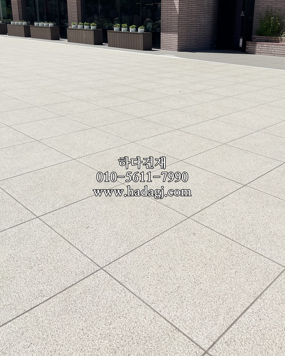 포세린타일 페데스탈타일 로마화이트콩자갈 아이보리 600 / 하다건재 시공사례