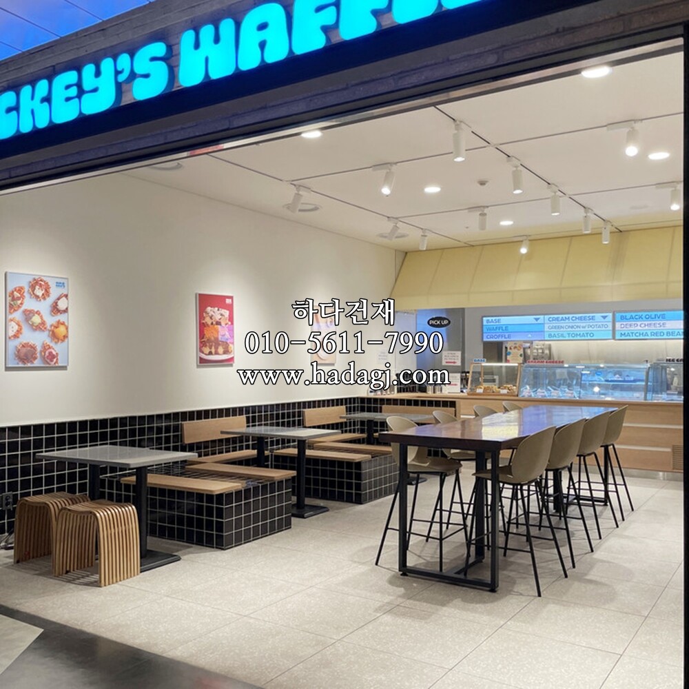 정각 모자이크타일 97x97x6T 블랙 유광 / 하다건재