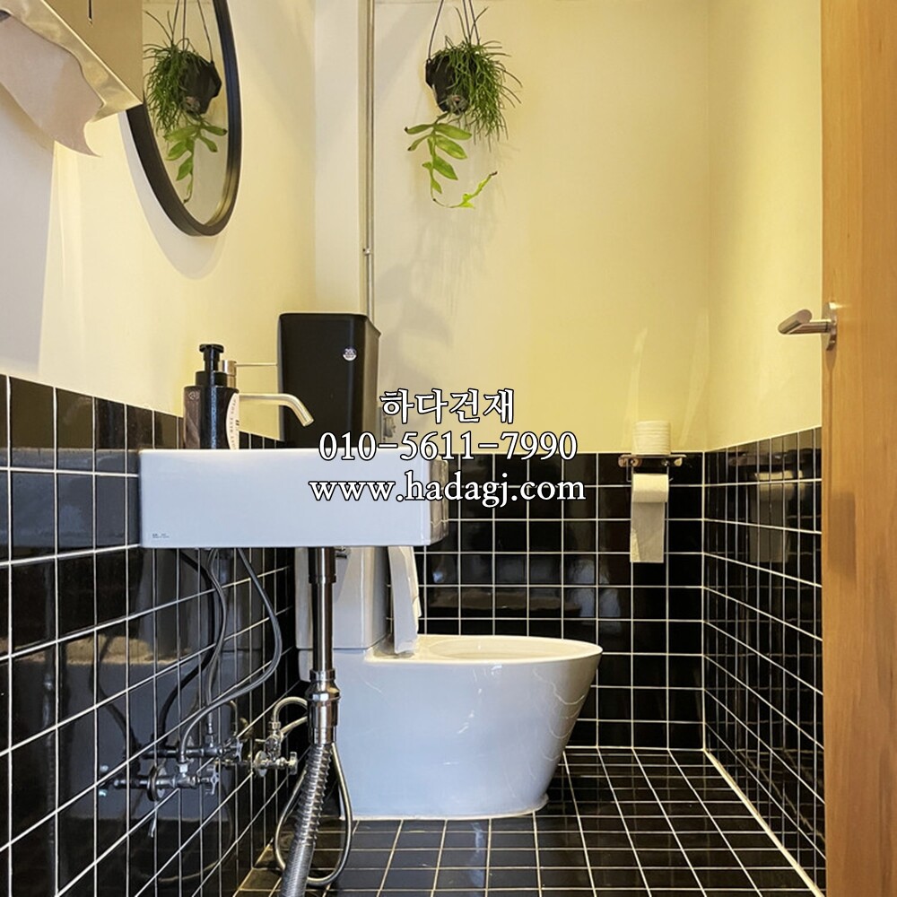 정각 모자이크타일 97x97x6T 블랙 유광 / 하다건재