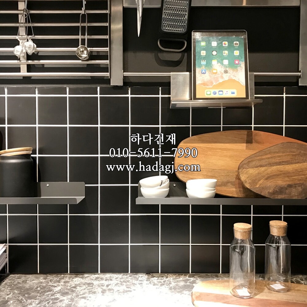 정각 모자이크타일 97x97x6T 블랙 무광 / 하다건재