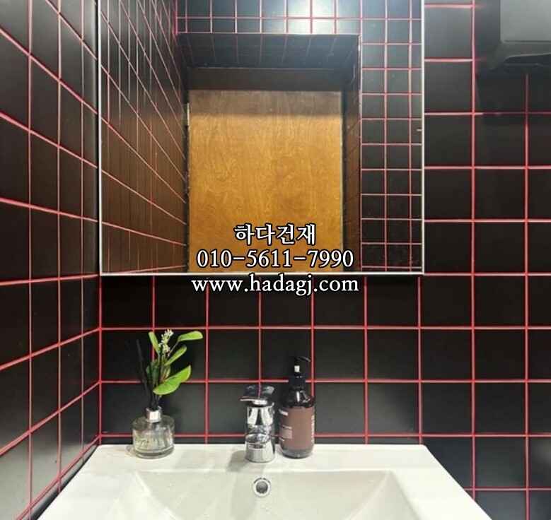 정각 모자이크타일 97x97x6T 블랙 무광 / 하다건재