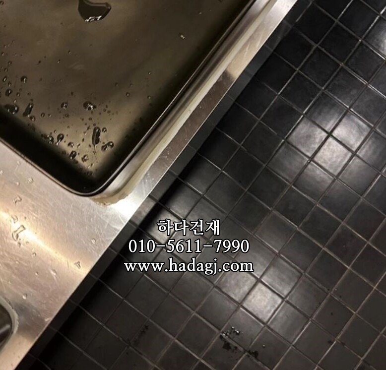 정각 모자이크타일 97x97x6T 블랙 무광 / 하다건재