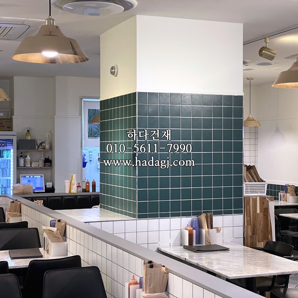 정각 모자이크타일 97x97x6T 그린 무광 / 하다건재