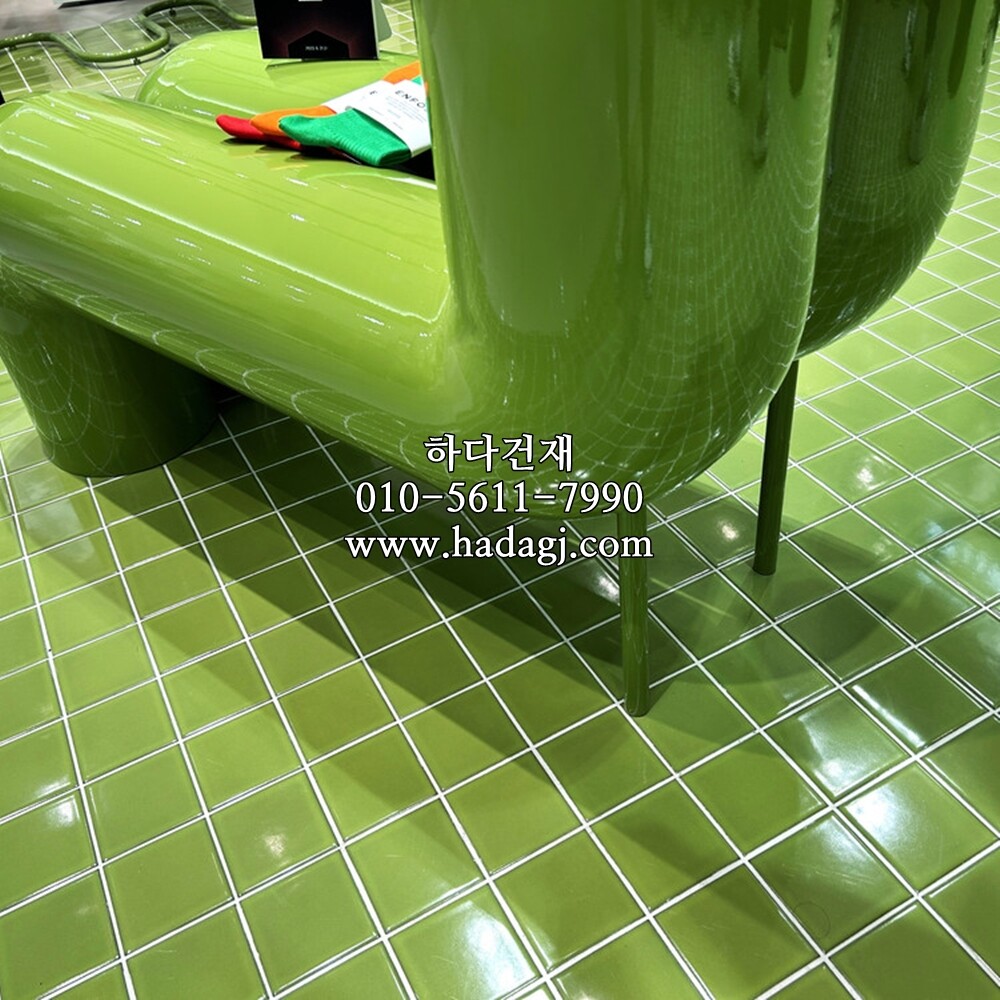 정각 모자이크타일 97x97x6T 키위 유광 / 하다건재